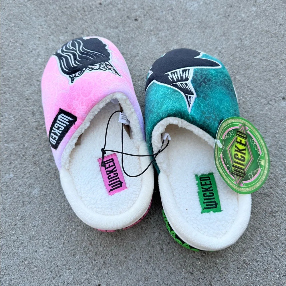 NWT Ground Up Wicked Slippers size 1